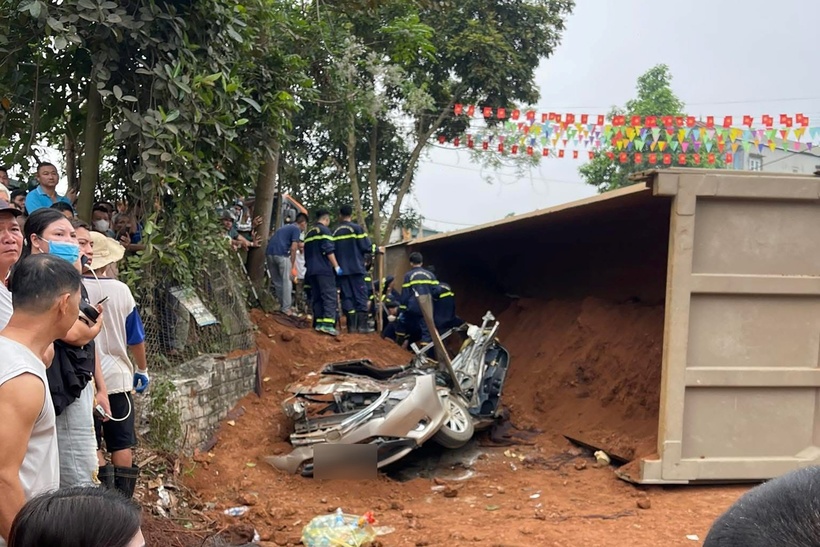 Hiện trường vụ tai nạn giao thông tại Quốc lộ 12B. (Ảnh: VietnamNet)