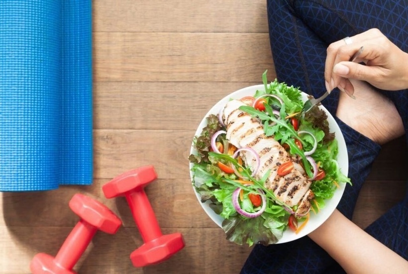 Giữ cân nặng hợp lý và ăn uống cân bằng.