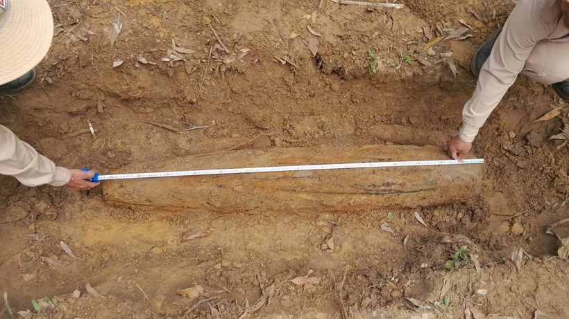 Quả bom nặng 227kg được người dân phát hiện khi phát dọn thực bì. (Ảnh: Người lao động)