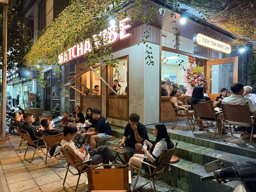 Cửa hàng Matcha Vibe có không gian hiện đại, hút khách khách.