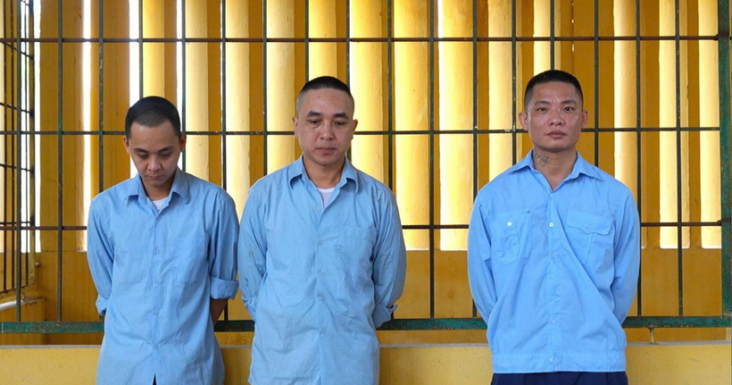 Các đối tượng tại cơ quan công an.