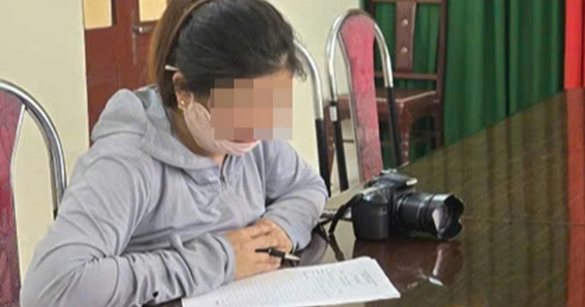 Bà H - người chụp ảnh dạo ở biển Sầm Sơn (Ảnh: Công an Thanh Hóa).