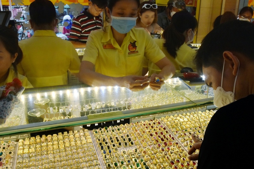 Giá vàng hôm nay (27/3) giảm mạnh. (Ảnh: Người lao động)