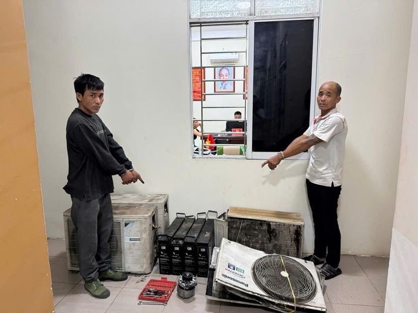 Đối tượng cùng tang vật. Ảnh: Cổng thông tin điện tử Công an tỉnh Đồng Nai