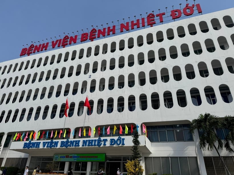 Bệnh viện Bệnh nhiệt đới (TP.HCM) nơi tiếp nhận, điều trị các ca viêm não mô cầu. Ảnh: Tuổi Trẻ.