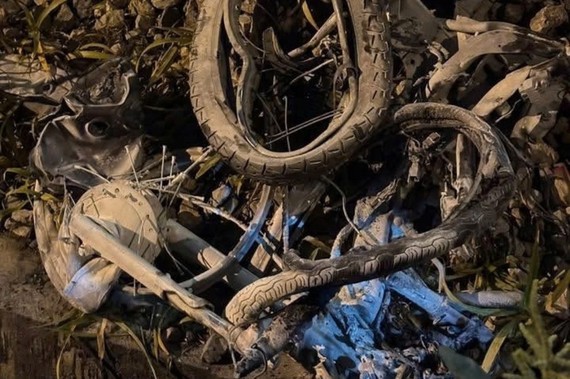 Hiện trường vụ tàu hỏa va chạm với xe máy tại Hà Nội, 2 người phụ nữ tử vong - 2