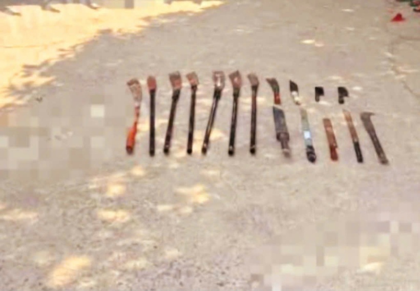 Hung khí tự chế của hai băng nhóm gây rối tại xã Hậu Nghĩa. Ảnh: Người Lao Động.