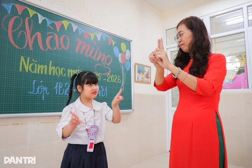 Giáo viên Trường phổ thông Xã Đàn, Hà Nội. Ảnh: Dân trí