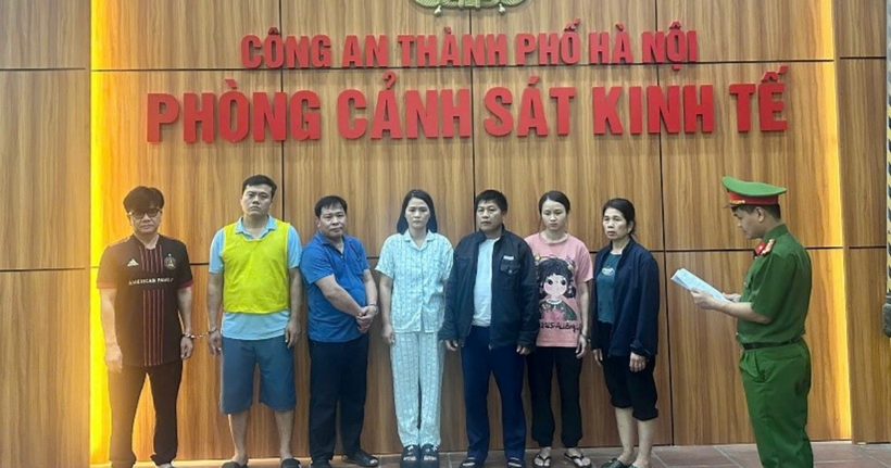 Các đối tượng tại cơ quan công an.