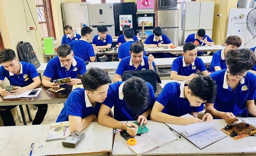 Học sinh Trường dạy nghề Thanh Xuân (Hà Nội) thực hành tại cơ sở giáo dục nghề nghiệp. Ảnh: Báo Xây dựng