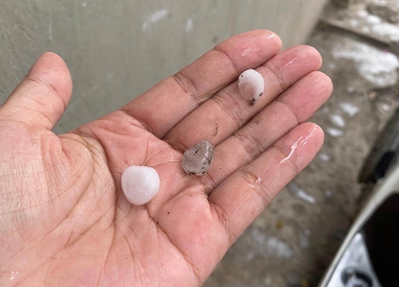 Mưa đá xuất hiện ở Sơn Tây, Hà Nội. (Ảnh: Dân trí)