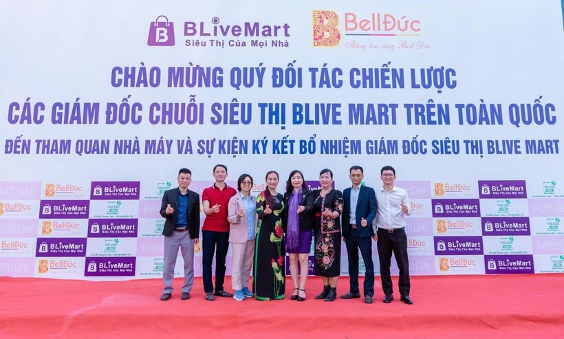 Đông đảo khách hàng, đối tác, nhà phân phối đã đến tham dự buổi lễ và kí kết hợp tác cùng Blive Mart.