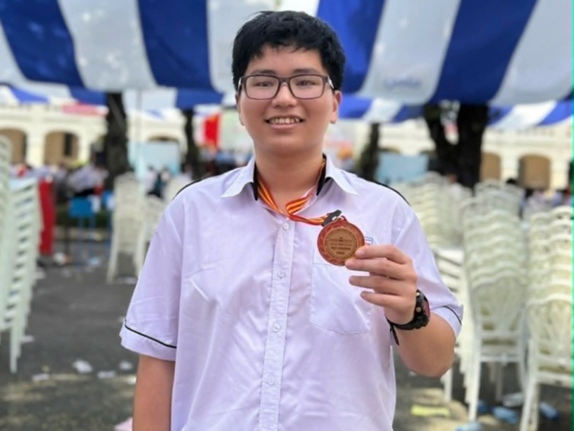Ngô Gia Khiêm, học sinh lớp 12 Toán 1, Trường THPT chuyên Lương Văn Chánh. Ảnh: VnExpress