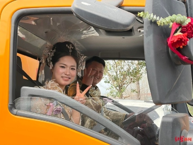 Chú rể Phan Hạo Nam và cô dâu Lý Nhã Tình. Ảnh: News China.