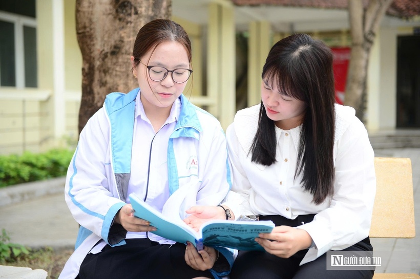 Cô giáo chủ nhiệm là người thường động viên tinh thần cho Thu Hà trong quá trình theo đuổi ước mơ.