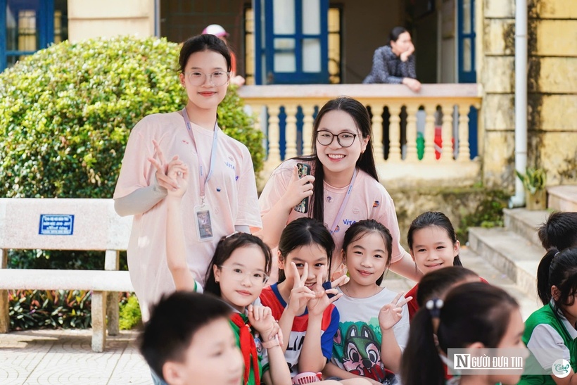 Thu Hà không chỉ thích học, em thích các hoạt động ngoại khóa, thiện nguyện.