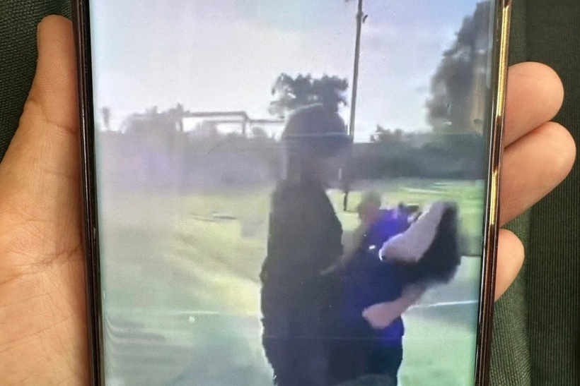 Nam sinh lớp 9 bị bạn đánh tới tấp. Ảnh: Dân trí