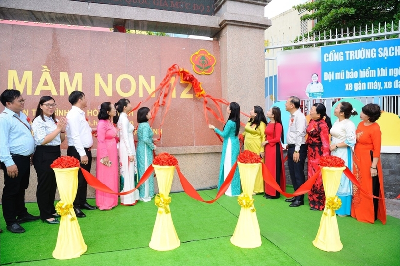 Trường mầm non 12 (TP.HCM) đón nhận bằng công nhận trường đạt chuẩn Quốc gia mức độ 2. Ảnh: Báo Phụ Nữ TP.HCM