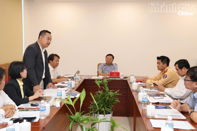 Đại diện Công ty Cổ phần Vega City báo cáo tại cuộc họp. Nguồn ảnh: Báo Khánh Hòa