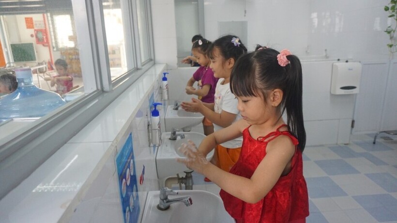 Dịch bệnh tay chân miệng tăng nhanh, Sở GD&ĐT TP.HCM chỉ đạo khẩn. Ảnh minh hoạ: PLO.