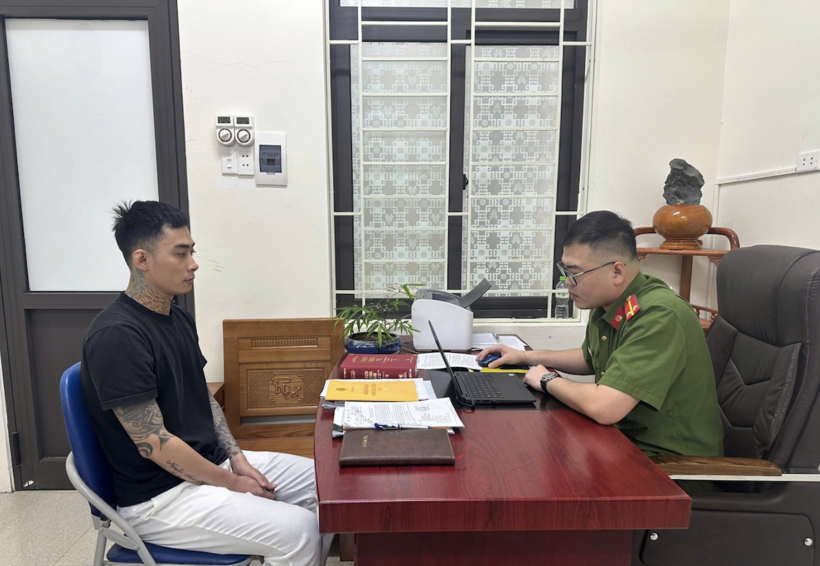 Đối tượng truy nã đặc biệt nguy hiểm Nguyễn Trường Sơn tại cơ quan Công an. Ảnh CACC