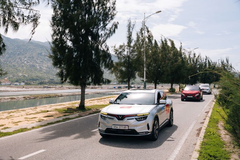 Khách hàng chốt đơn VinFast VF 8 trong “một nốt nhạc” để tận dụng ưu đãi mua xe 0 đồng, sạc pin 0 đồng - 2