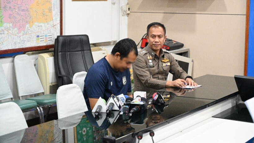 Nhân viên cứu hộ Nikorn tại cơ quan điều tra. Thairath.