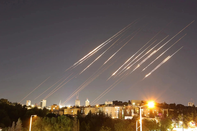 Iran tấn công ít hơn, nhưng đang đánh vào các mục tiêu có giá trị cao hơn. Ảnh: Aljazeera