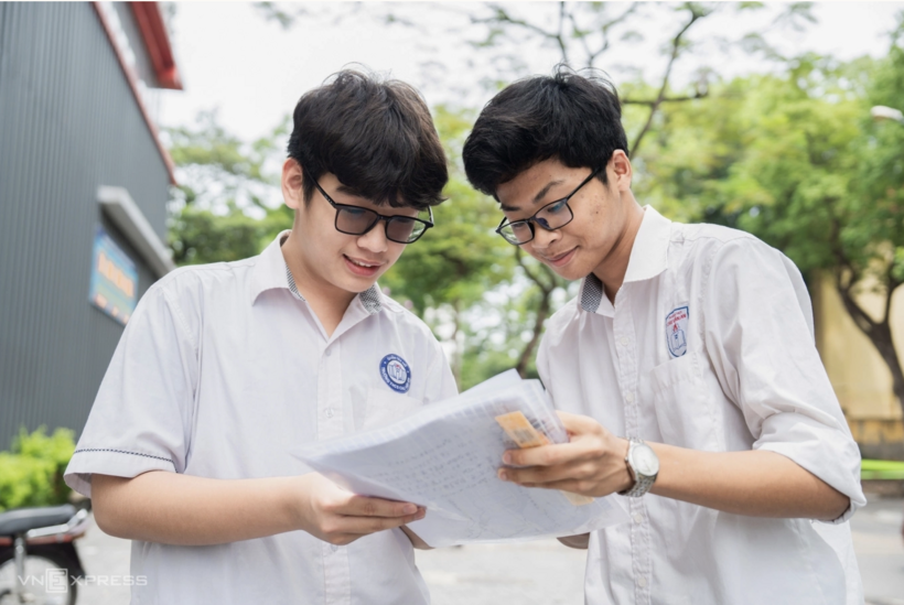 Thí sinh sẽ đăng ký dự thi vào lớp 10 trực tuyến từ ngày 10/4 - 17/4. Ảnh minh họa: VnExpress