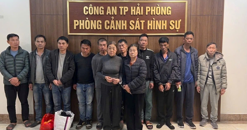 Cơ quan Cảnh sát điều tra Công an TP Hải Phòng khởi tố vụ án hình sự, khởi tố bị can 12 đối tượng về hành vi chế tạo, mua bán, tàng trữ, vận chuyển, sử dụng trái phép vũ khí quân dụng.