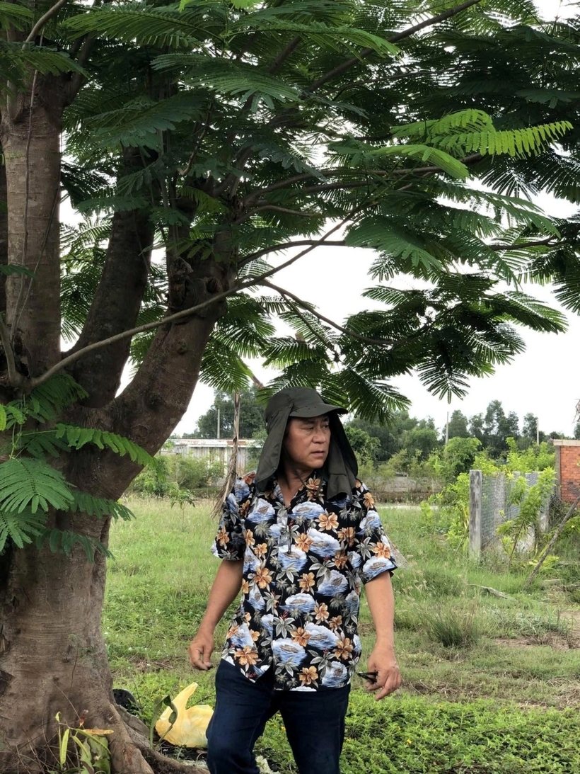 Toàn bộ công trình do NSND Tạ Minh Tâm tự lên ý tưởng và chỉ đạo xây dựng. Nhờ đi diễn nhiều, ông có cơ hội quan sát, học hỏi kiến trúc ở các vùng rồi chắt lọc, đưa vào không gian sống.