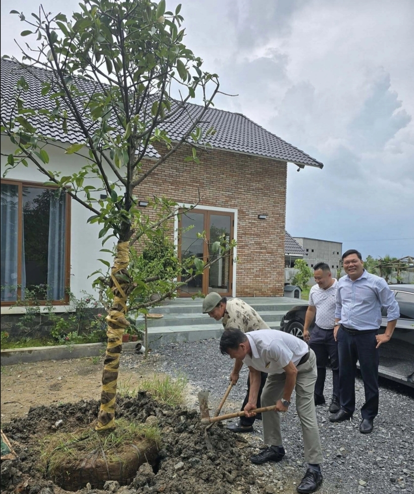 NSND Tạ Minh Tâm cho biết nhà nghỉ dưỡng vẫn chưa hoàn thiện, ông tiếp tục tu bổ thêm. Ông đang tìm thêm các giống cây ăn trái như sầu riêng, mận, mít, ổi để tạo bóng mát.