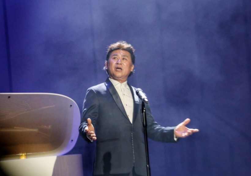 Tên tuổi của ông gắn liền với nhiều ca khúc cách mạng nổi tiếng như “Đất nước trọn niềm vui”, “Vang mãi bản tình ca”, “Nổi lửa lên em”, “Lá đỏ”…. Đặc biệt, ca khúc “Đất nước trọn niềm vui” được xem như "thương hiệu" của ông, bởi mỗi khi giai điệu hào hùng ấy vang lên, khán giả thường nhớ ngay đến giọng hát đầy nội lực của nam nghệ sĩ.