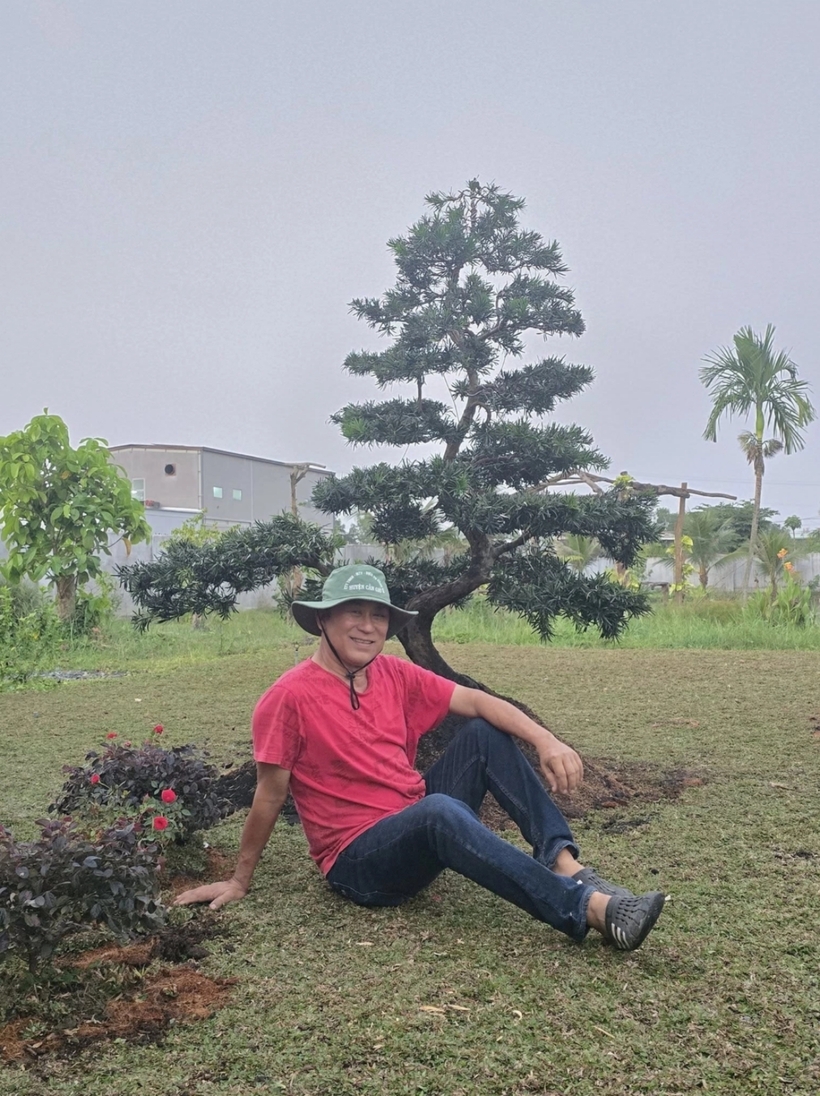 Nam nghệ sĩ nhà phố tại TP.HCM cùng một khu nhà vườn rộng 3.000m2 ở vùng ngoại ô, cách chợ Bến Thành khoảng 20km - nơi gia đình thường lui về nghỉ ngơi, tận hưởng không gian yên bình.