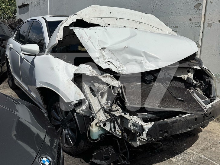 Hai phương tiện liên quan đến vụ tai nạn. Ảnh: TMZ