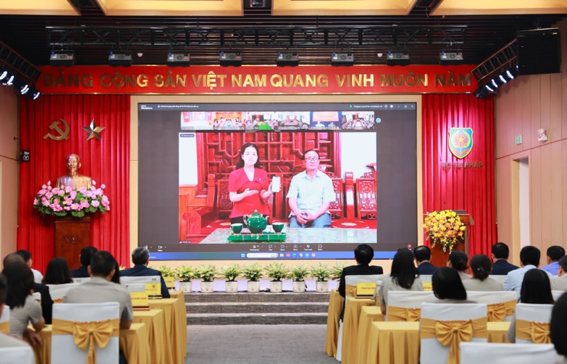 Thông qua kết nối trực tuyến, ông Phan Xuân Thuỷ (Nghệ An), đương sự chia sẻ về hành trình thực hiện quyền và nghĩa vụ THADS thông qua nền tảng số và kết nối VNeID