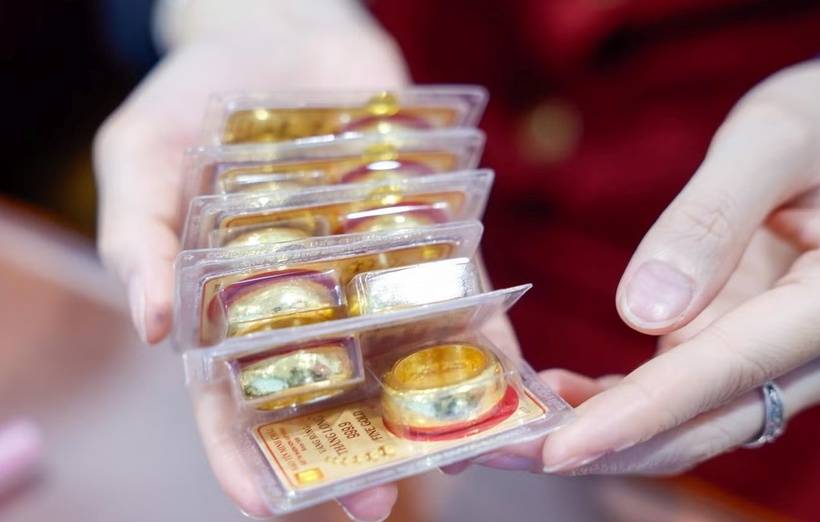 Giá vàng hôm nay (7/4): Giá vàng trong nước tiếp tục giảm. (Ảnh: Tiền phong)