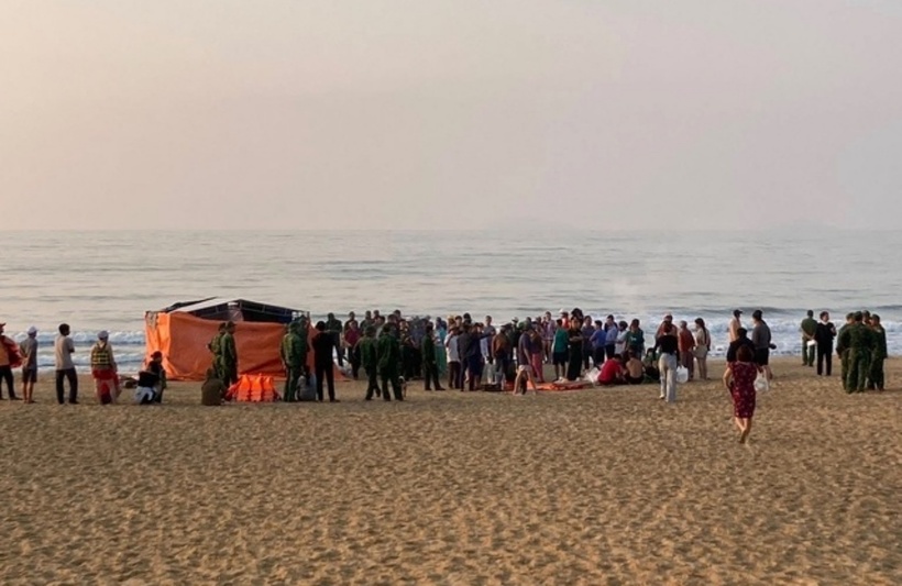 Sau nhiều giờ tìm kiếm, cơ quan chức năng đã phát hiện thi thể nam sinh mất tích trên biển Quy Nhơn. (Ảnh: Thanh niên)