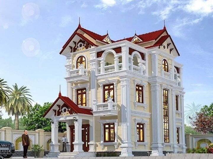 Mẫu biệt tự 3 tỷ được thiết kế 3 tầng, bên ngoài nhiều họa tiết trang trí cầu kỳ, nổi bật với tông màu vàng nhạt kết hợp mái thái đỏ.