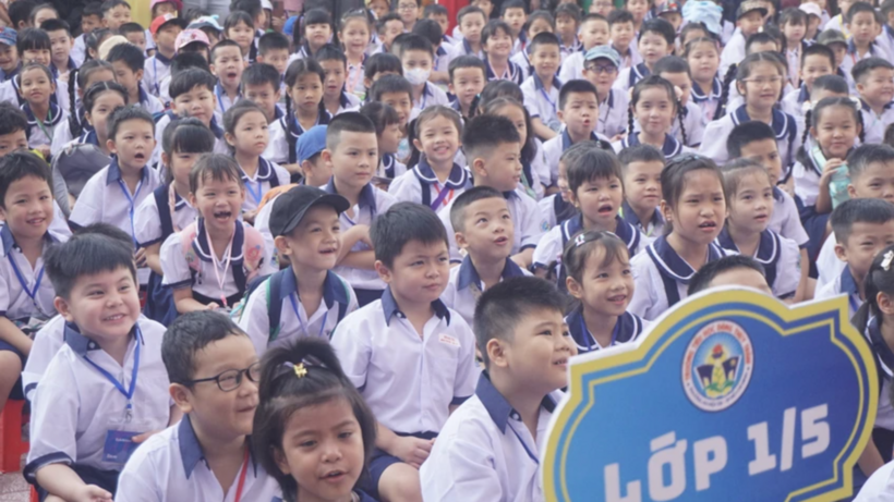 Các học sinh lớp 1 của Trường Tiểu học Đặng Thuỳ Trâm (phường An Hội Tây, TP.HCM) trong ngày tựu trường. Ảnh: Pháp Luật TP.HCM