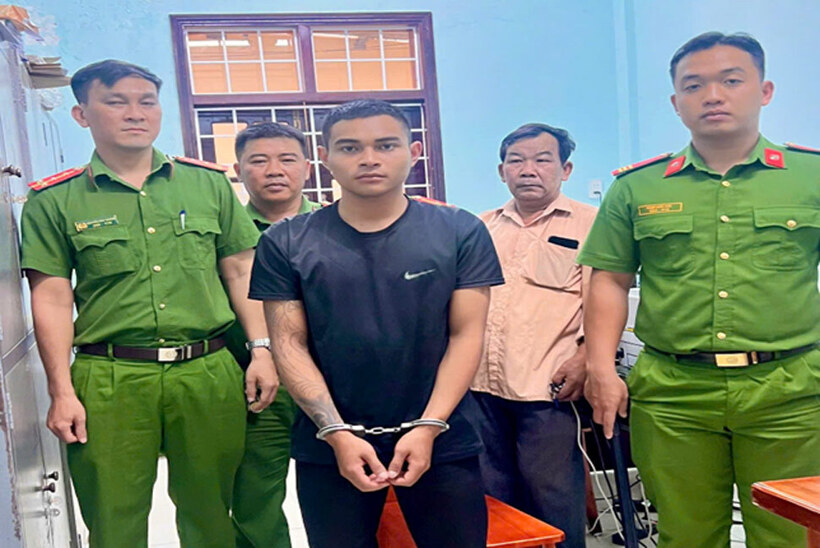 Công an tỉnh Gia Lai áp giải đối tượng Lê Văn Thảo thi hành bản án 54 tháng tù giam