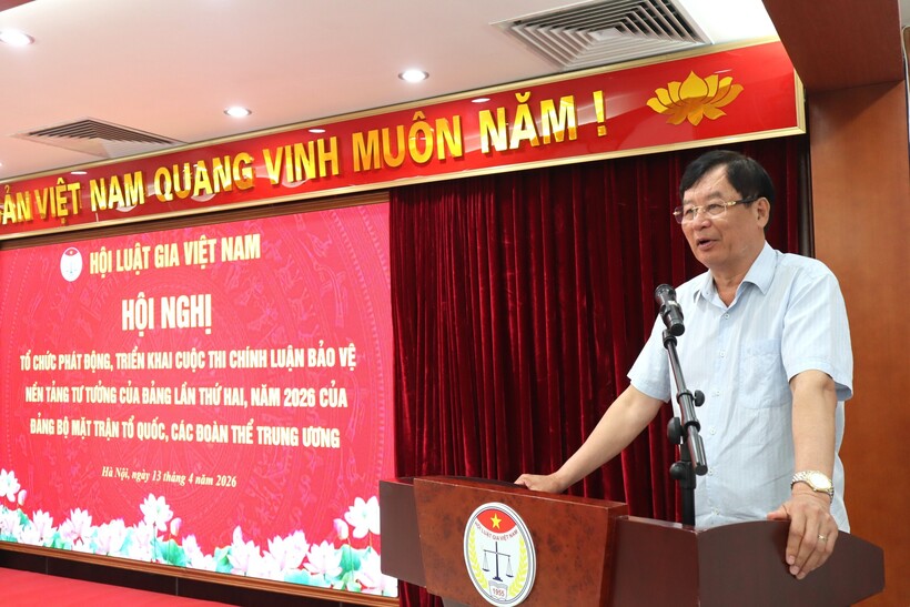 Đồng chí Trần Công Phàn - Phó Bí thư Đảng ủy, Phó Chủ tịch Thường trực Hội Luật gia Việt Nam, Trưởng Ban Chỉ đạo 35 phát biểu tại hội nghị.