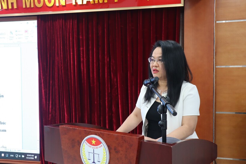 Đồng chí Lê Thị Mai Phương - Ủy viên Ban Thường vụ, Phó Trưởng Ban Chỉ đạo 35 trao đổi tại hội nghị.