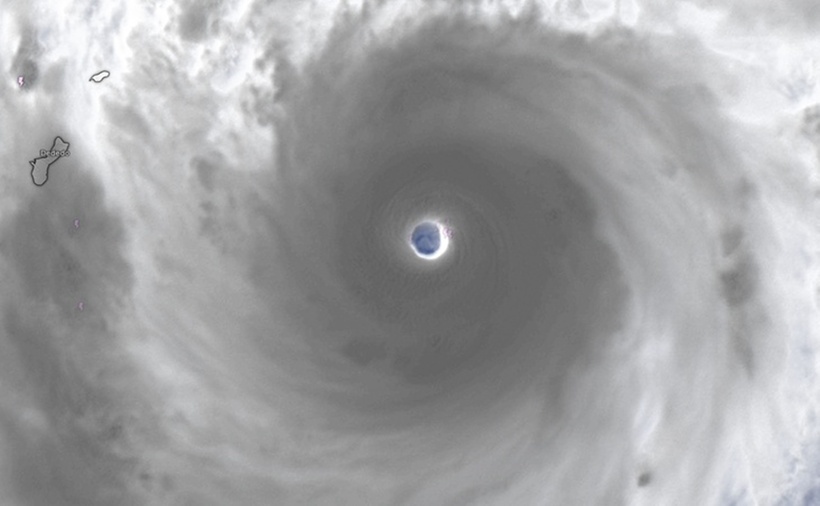 Mắt siêu bão Sinlaku tròn xoe. (Ảnh: Windy)