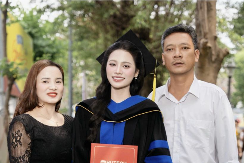 Hoa hậu Đinh Như Phương tốt nghiệp thạc sĩ ở tuổi 25. Ảnh: Dân Trí