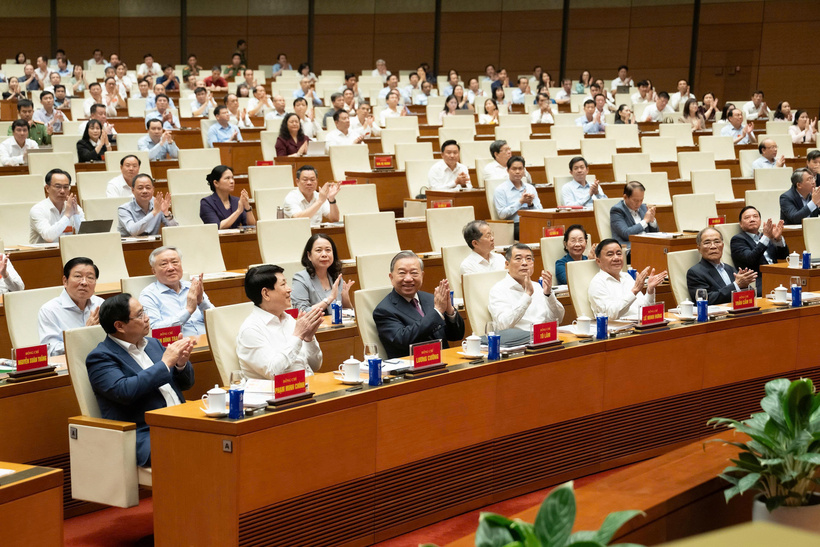 Tổng Bí thư, Chủ tịch nước Tô Lâm cùng các lãnh đạo, nguyên lãnh đạo Đảng, Nhà nước dự Hội nghị tại Hội trường Diên Hồng (Ảnh: Media Quốc hội).