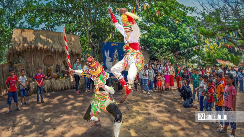 Những điệu múa truyền thống góp phần làm nên sắc màu văn hóa đặc trưng của Tết Khmer.