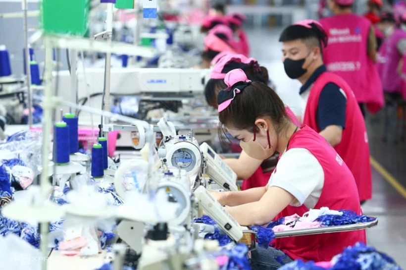 Lao động làm việc trong chuyền may doanh nghiệp FDI tại Khu công nghiệp Quang Châu, Bắc Ninh. Ảnh minh họa