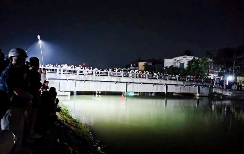 Hiện trường nơi tìm thấy thi thể của em T.A. Ảnh: Lao động