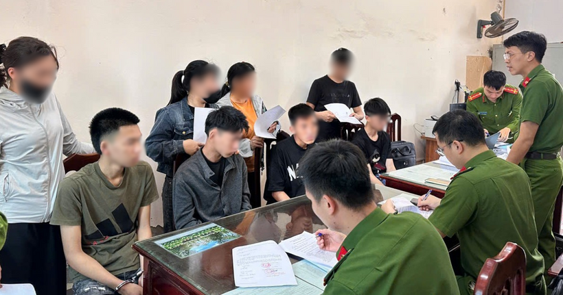 Cơ quan Cảnh sát điều tra tiến hành các thủ tục tố tụng đối với một số bị can trong vụ án. (Ảnh: Công an Ninh Bình)